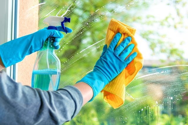 Sparkling Panes: The Ultimate Guide to Professional Window Cleaning